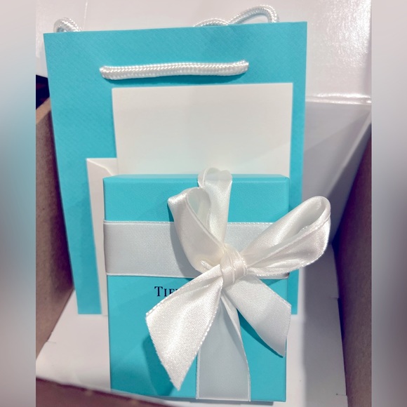 Tiffany box with bow, gift bag, card and envelope. - Picture 1 of 6
